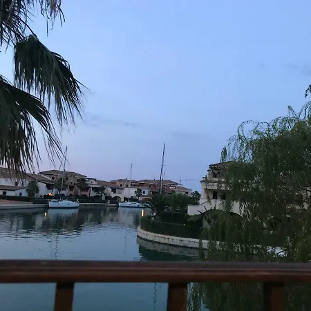 アパート Marinagri